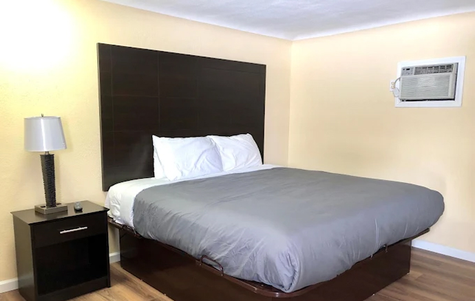 Main Room Image